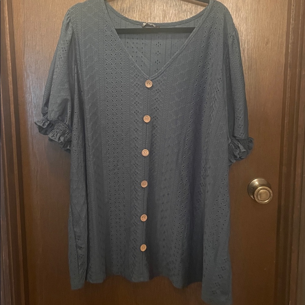 Bloom chic women’s size 28 top